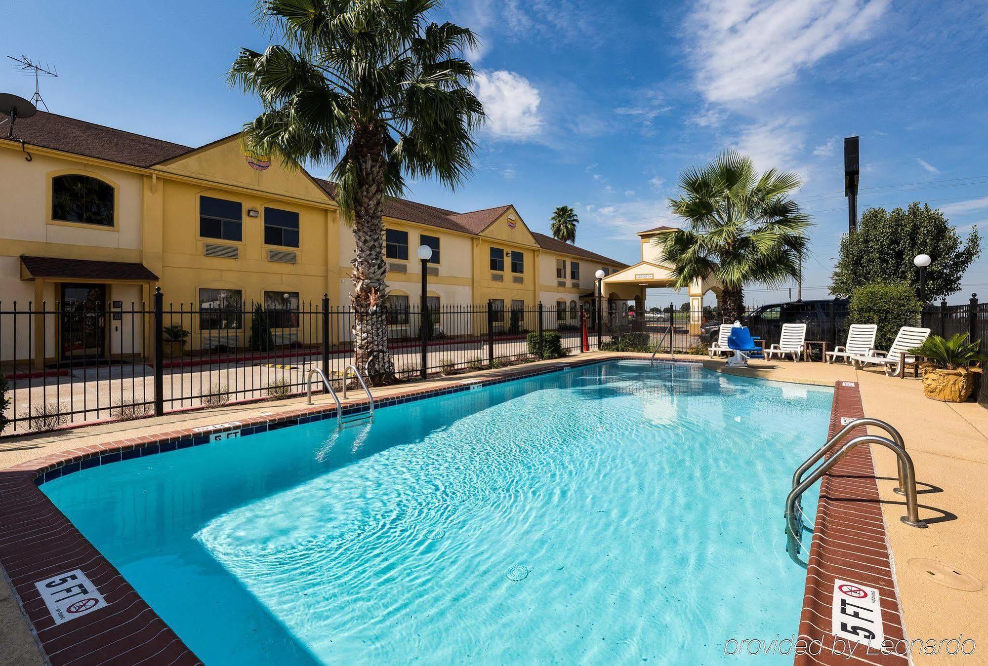 Days By Wyndham Hotel